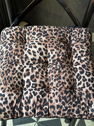 A birds eye view of the leopard print cushion