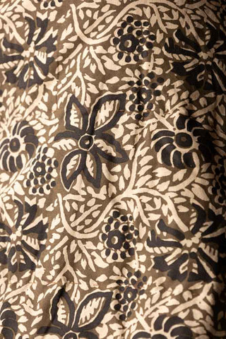 Close-up of the design of the Green Floral Quilt in King-Size.