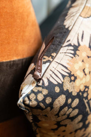 Close-up of the zip on the HKLiving Dark Florals Cotton Cushion.