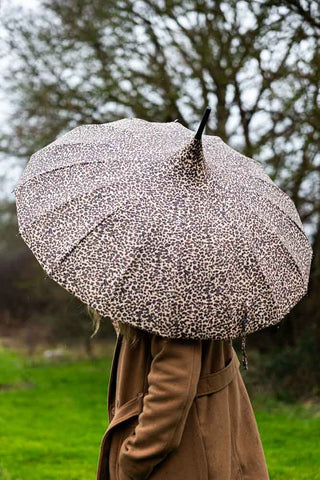 The back of the leopard print umbrella.