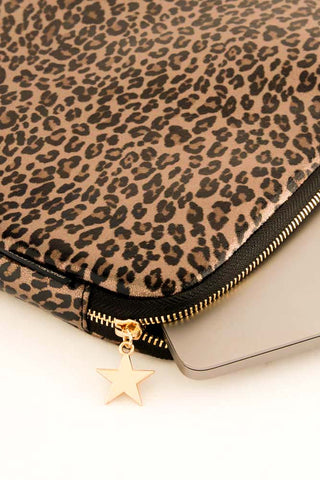 Close-up of the corner/zip of the Leopard Print 15-Inch Laptop Case.