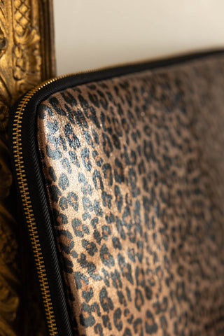 Close-up of the corner of the Leopard Print 15-Inch Laptop Case.