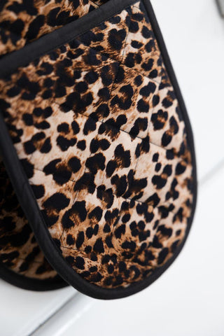 Close-up of the Luxury Leopard Print Oven Gloves.