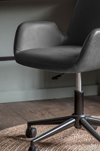 Close-up of the Moulded Swivel Chair Charcoal on a jute rug.