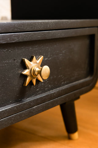 Detail shot of the handle of the Ringo TV Unit.